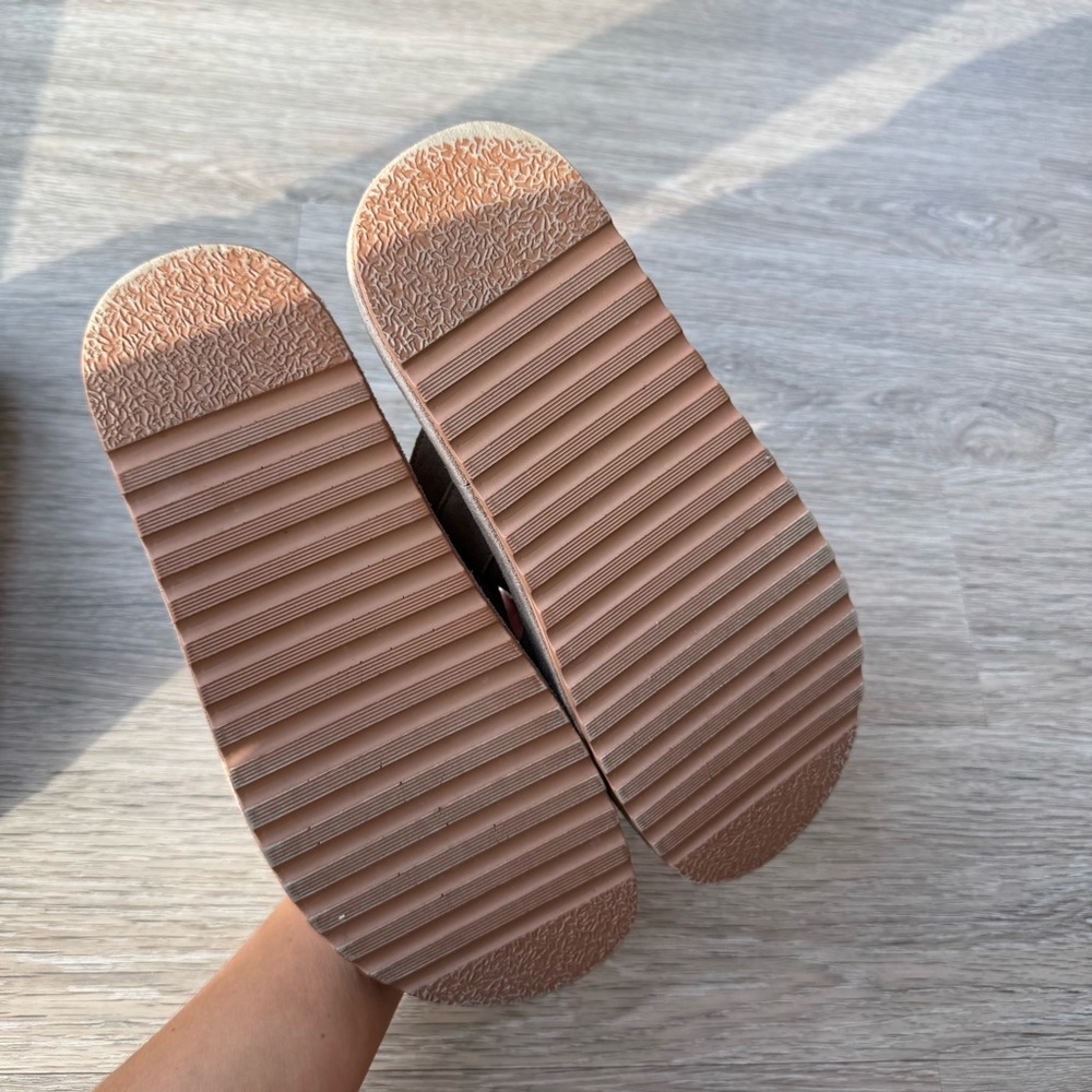 Steve Madden Bigschmona Taupe suede sandals - Picture 6 of 9